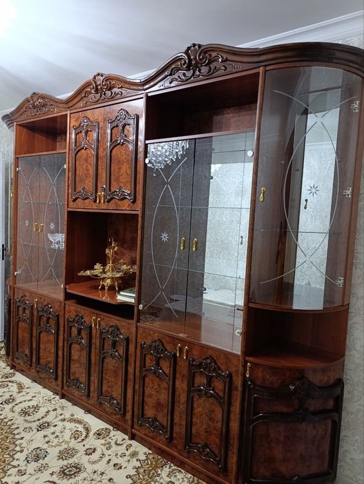 Срочно продается сервант горка