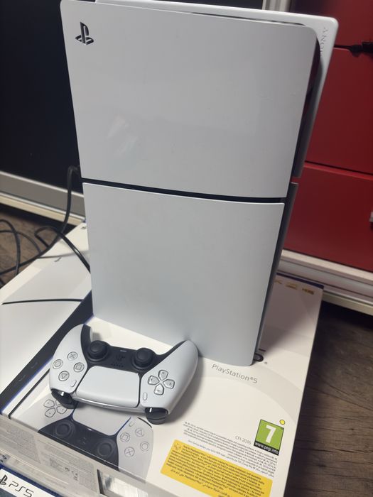 PlayStation 5 Slim + 8 игри