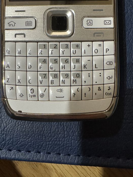 Телефон нокия Е72