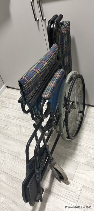 Продам инвалидную коляску