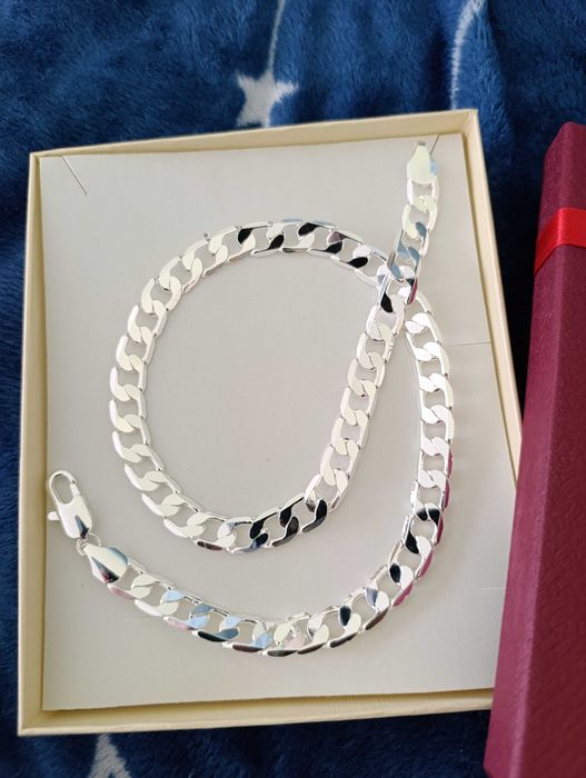 Сребърен ланец, класически модел.Чисто нов. В кутия.