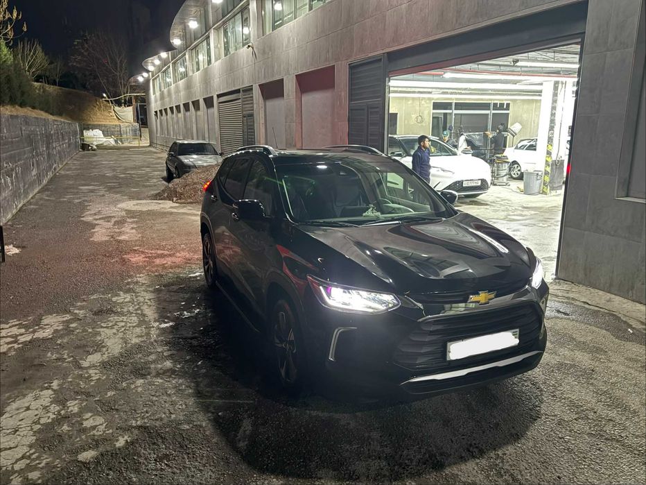 Трекер 2 Примьер 2022 года. 62 000 км. Чёрная. 14 500 у.е. Срочно