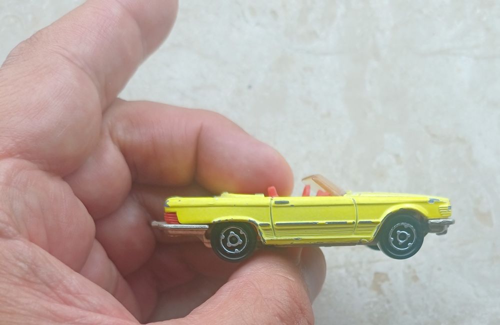 Това е винтидж модел на Majorette Mercedes 350 SL, произведен във Франция. 
Модел: Mercedes-Benz 350 SL (R107).

Производител: Majorette.

Мащаб: 1/60