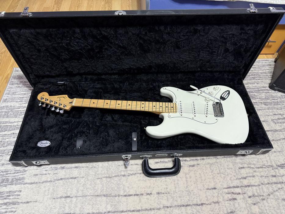 Fender Stratocaster + Line 6 Spider Jam+ Case Fender