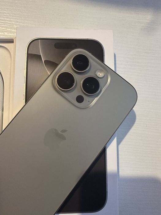 iPhone 16 Pro 256GB Natural Titanium – Като нов