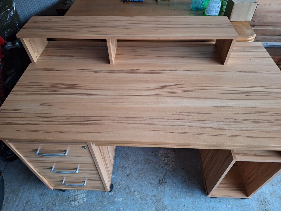 Vand birou in stare buna