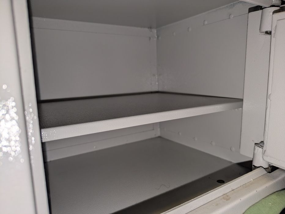 Сейф металлический