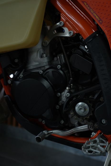 Ktm exc 300 tbi six days 2025