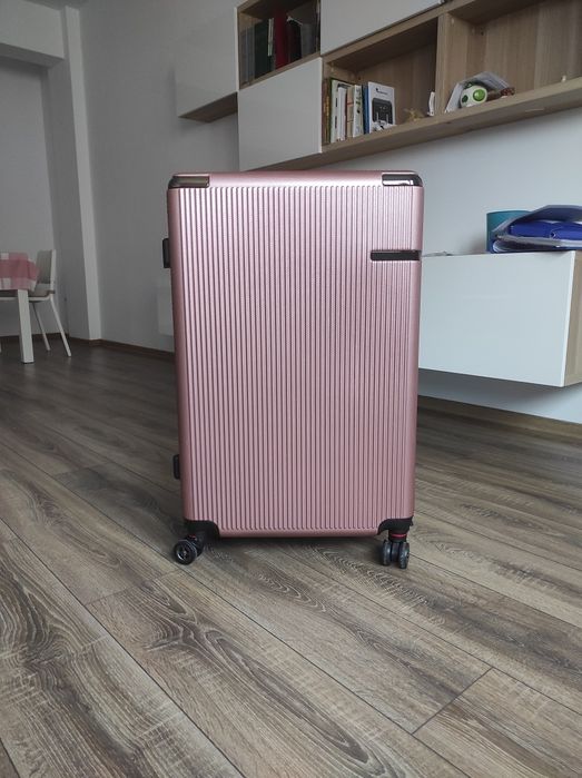 Valiză roz cu roți detașabile
