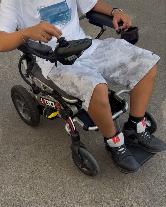 Caruț electric pentru persoane cu handicap Pride Mobility