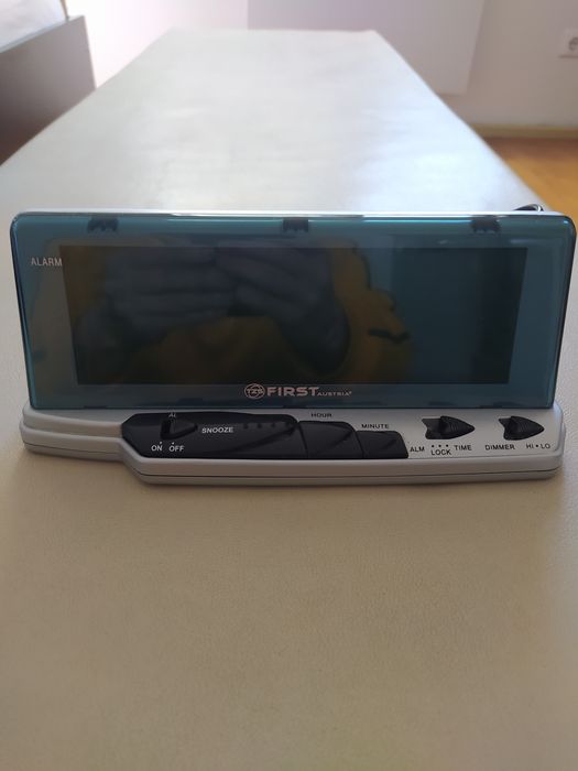 Настолен часовник / будилник