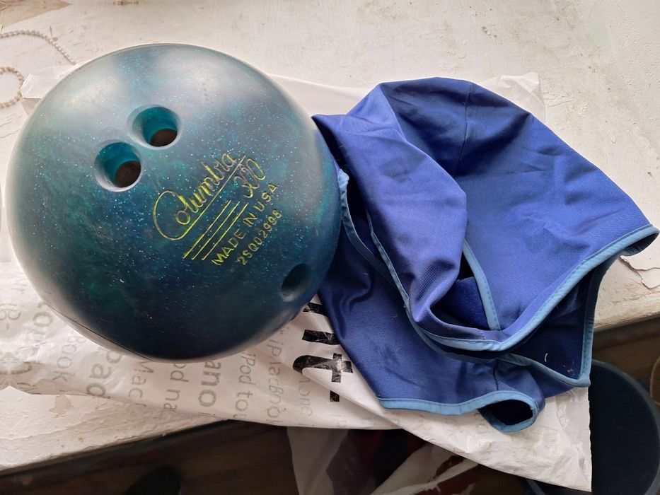 Шары для боулинга. Вместе с переносной.