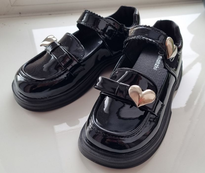 Продам туфли школьные