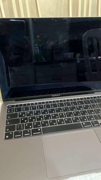 Продам MacBook Air 13 на чипе Apple M1