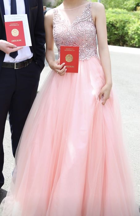 Вечернее платье пышное