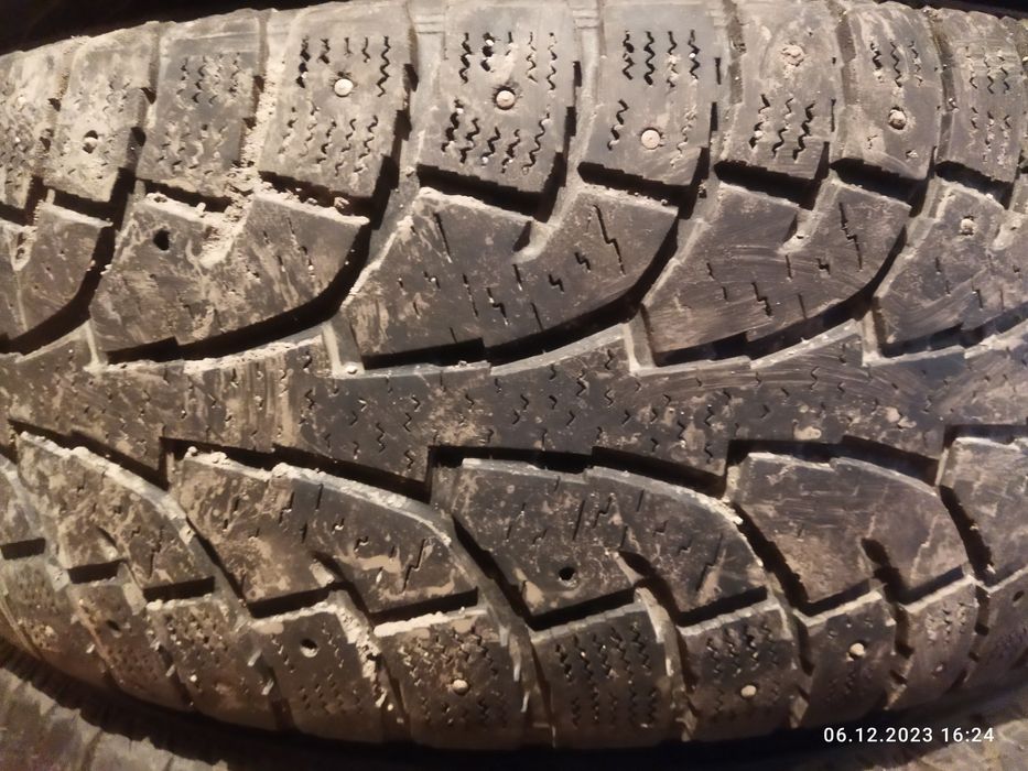 Продам шины  4 балона зима