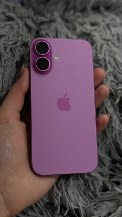 iPhone 16 розовый