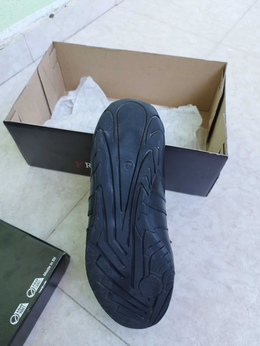 Нови мъжки спортни обувки естествена кожа номер 42