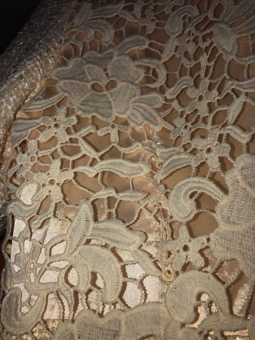 Рокля за повод с дантела