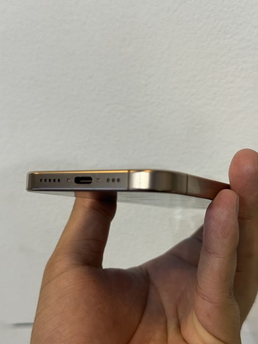 Продам Iphone 16 pro 256 gb идеал