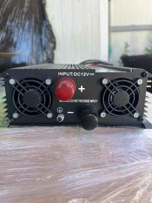Invertor auto 1600W-12V la 220V