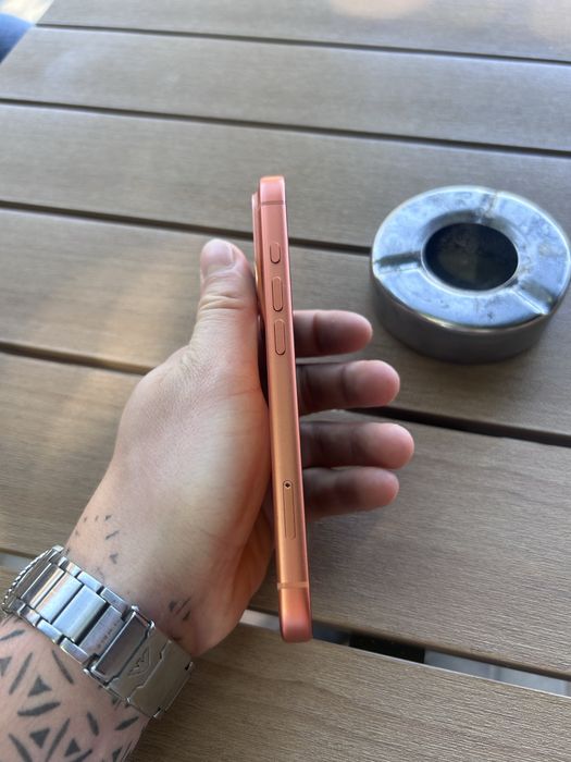 Продавам iphone 17 pro 256gb