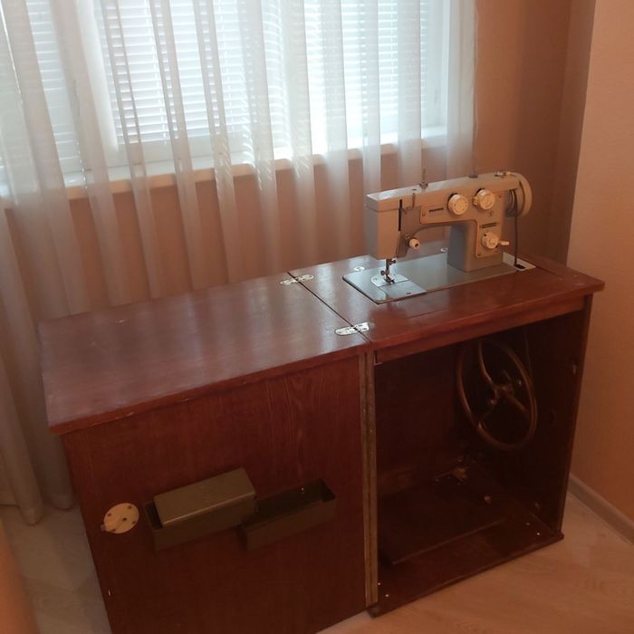 Продается Швейная машинка