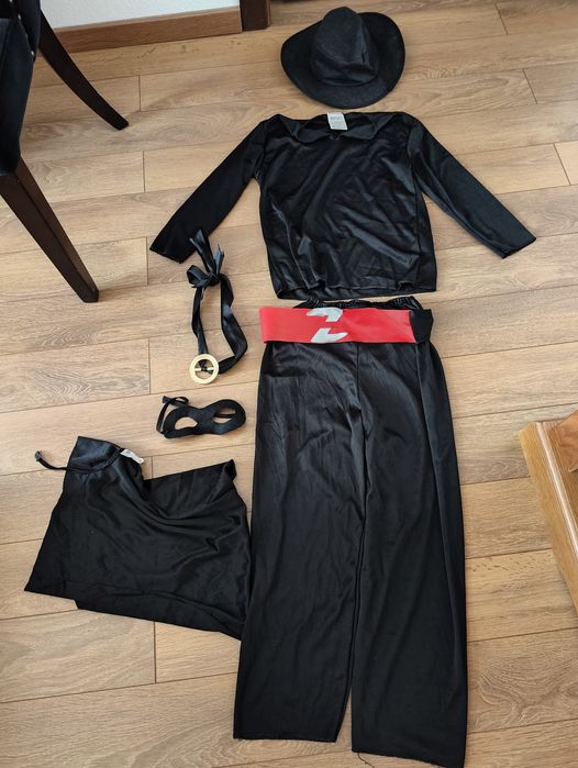 Costum Zorro  7-9 ani