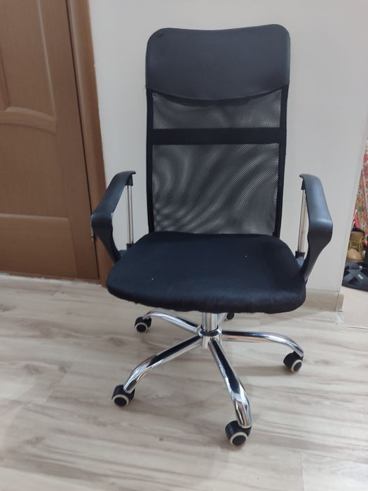 Кресло легкое на колесах