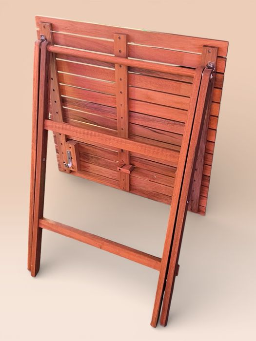 Дървена сгъваема градинска маса