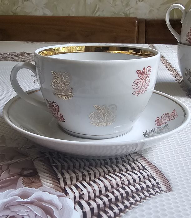 Чашечки с блюдцами. Абсолютно новые.Про-во СССР..Сервиз,чашки,чайники