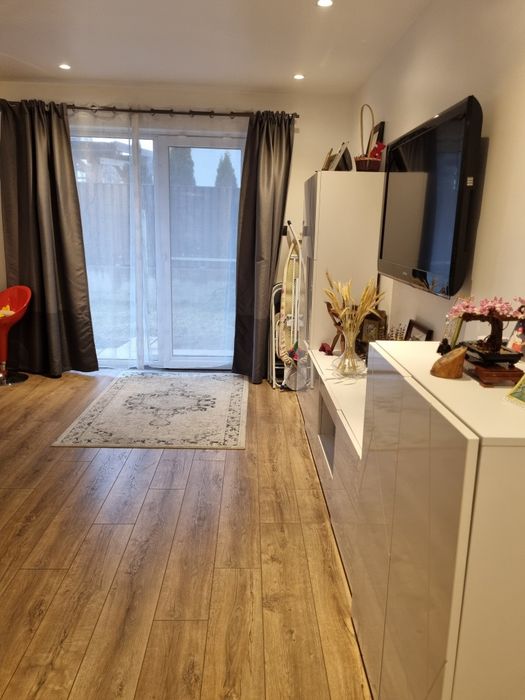 Închiriez apartament cu gradina