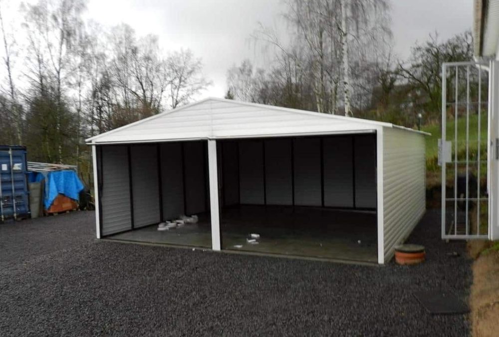 Vând garaj auto pe structura metalica anvelit cu panouri