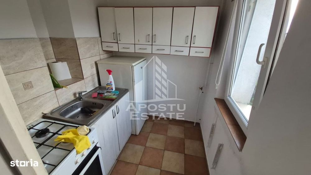 Apartament cu 3 camere, balcon, zona Sagului
