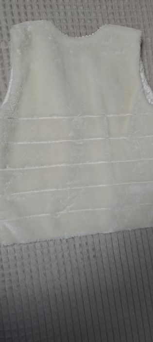 Vesta blanita, pentru fetite