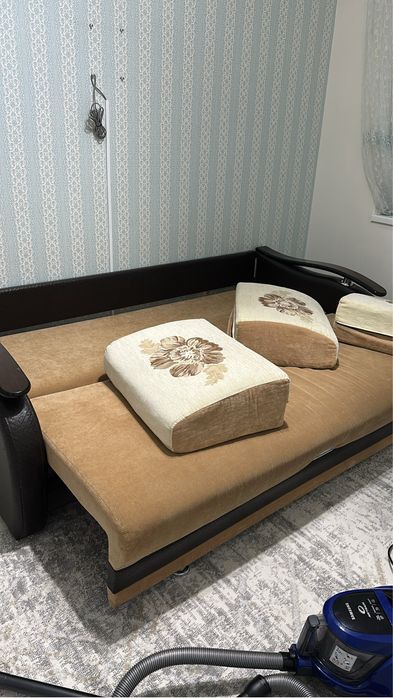 Диван. Кровать. Екі адамдық. Мебель