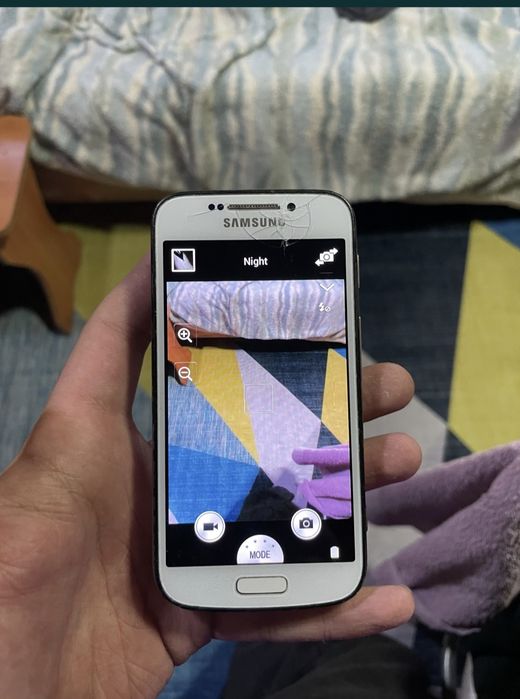 Samsung s4 zoom.