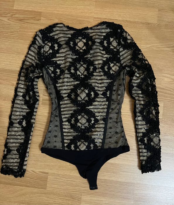 Боди с дантела и пайети на Алеса