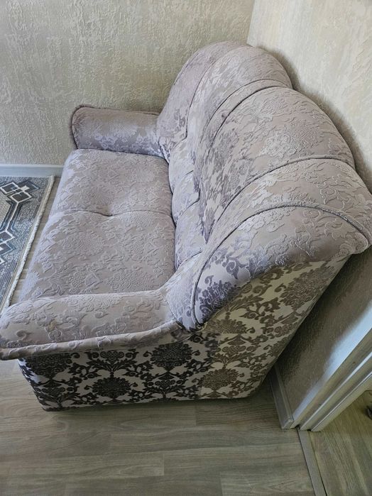 Продам диван в хорошем состоянии
