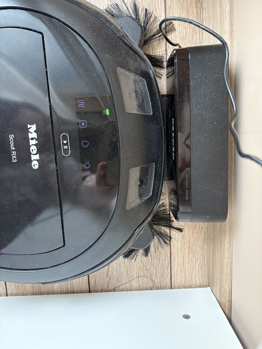 Продавам Miele Scout RX3