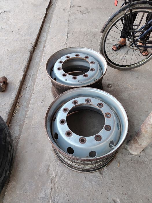 Diska sotiladi xolati yahshi 2 dona