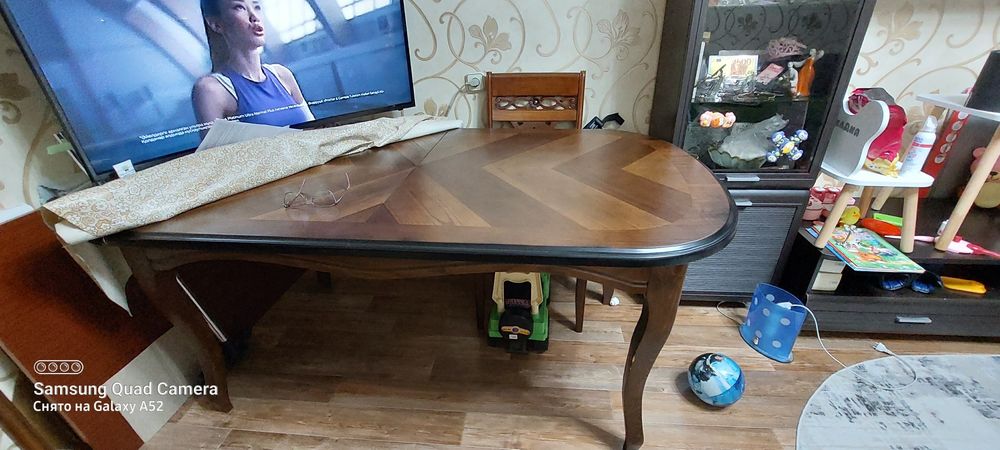 Стол для гостиной