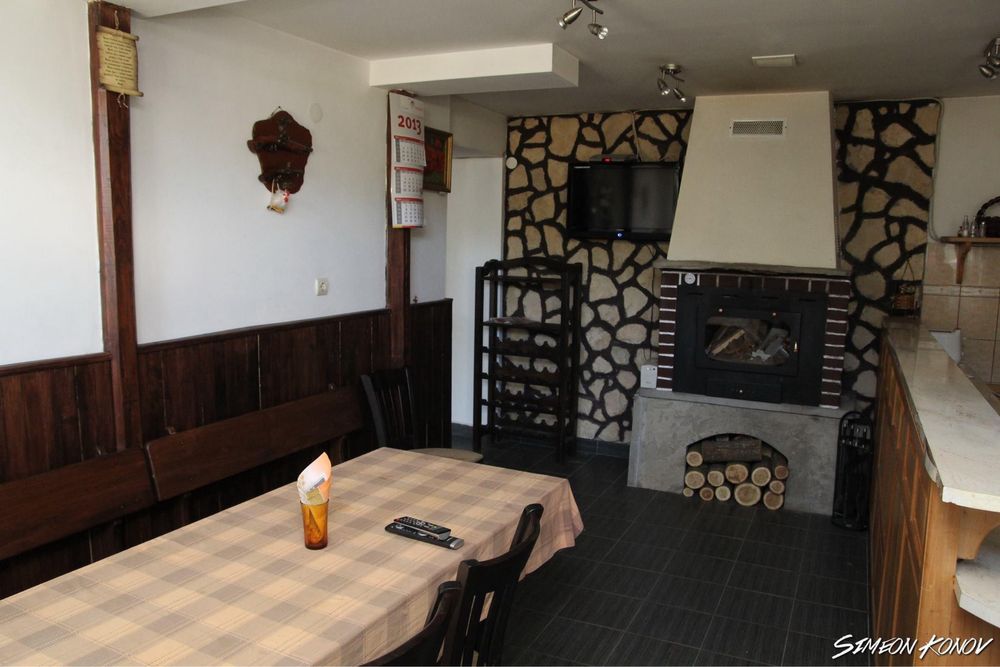 Продава се Къща в с. Ломец, Област Ловеч - 390 кв.м за 505 €/кв.м - Снимка #3