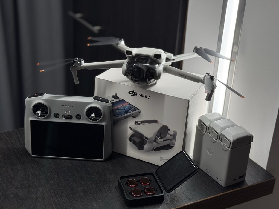 DJI Mini 3 cu Smart Controller