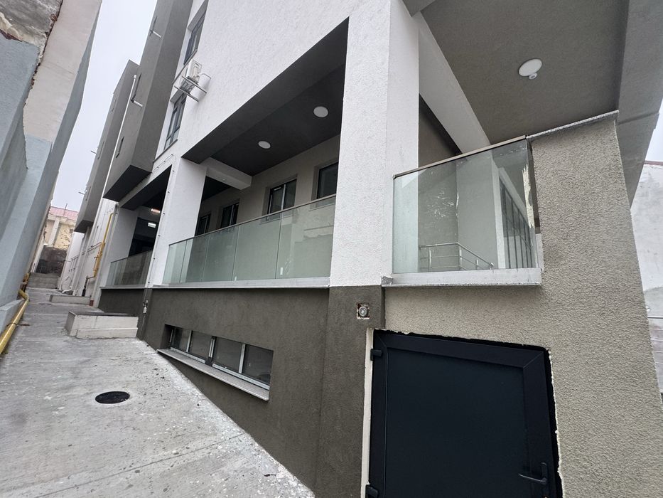 Balustrada din sticla securizata pentru balcoane