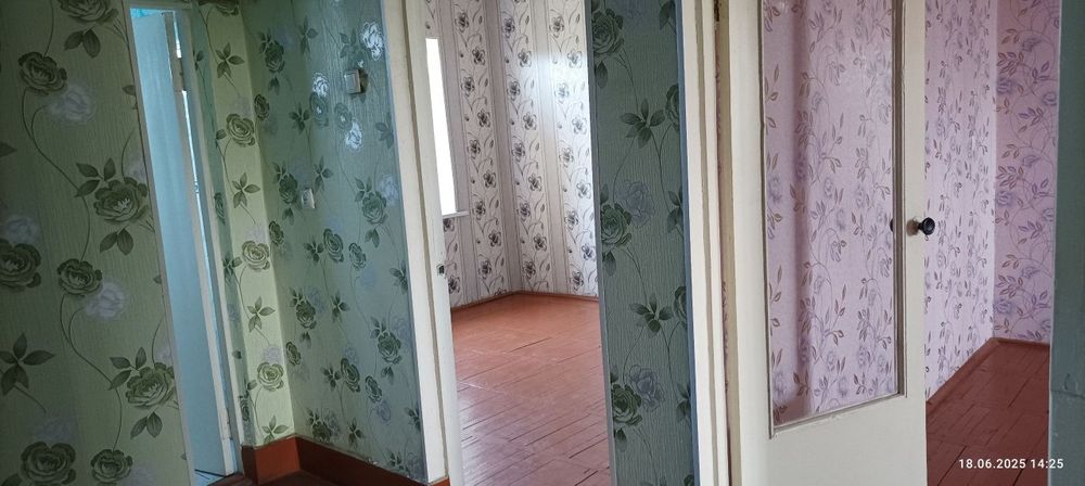 Квартира сотилади 2 хонали. Кирпичный.