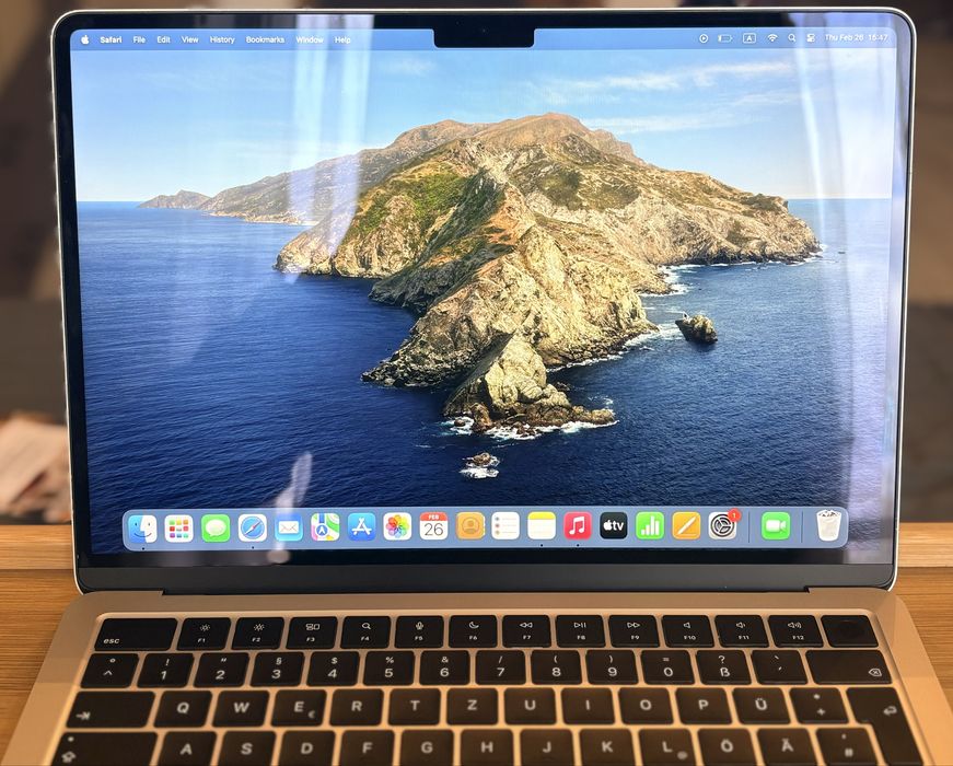 MacBook Air 13” M3 Chip 256GB SSD(2024).+ подарък калъф за носене.