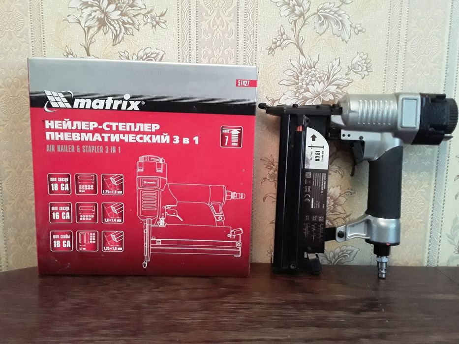 Нейлер-степлер пневматический.