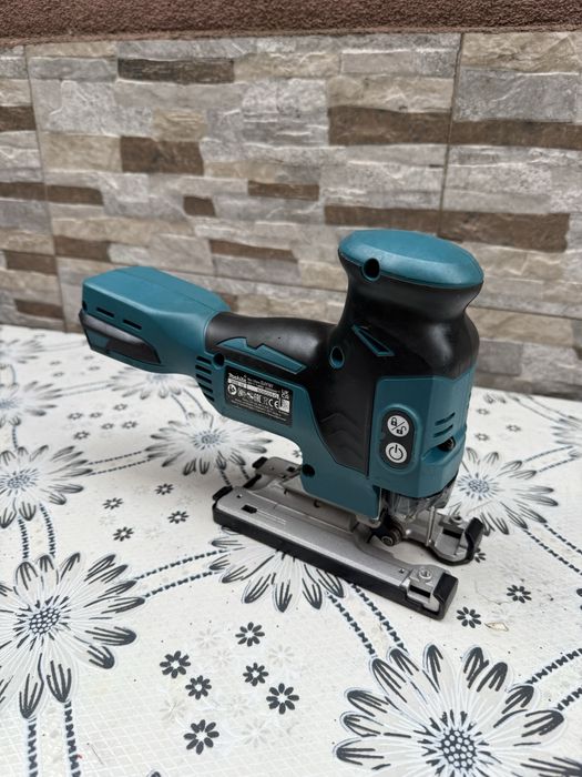 Акумулаторен прободен трион MAKITA DJV181