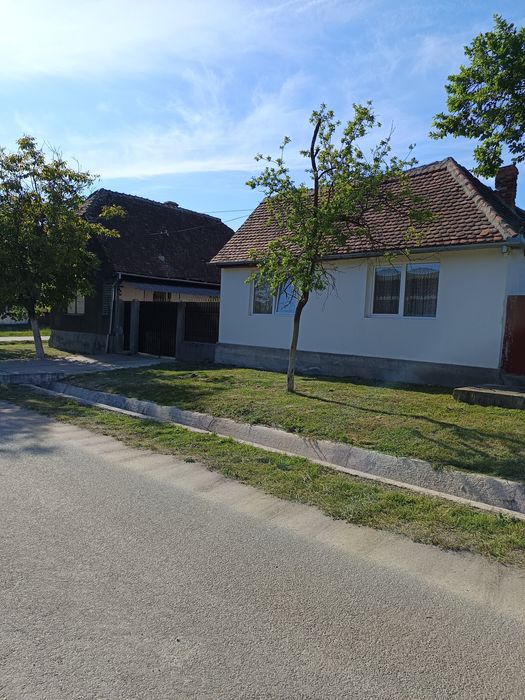 Vând casă în buteni 32.000 euro negociabil